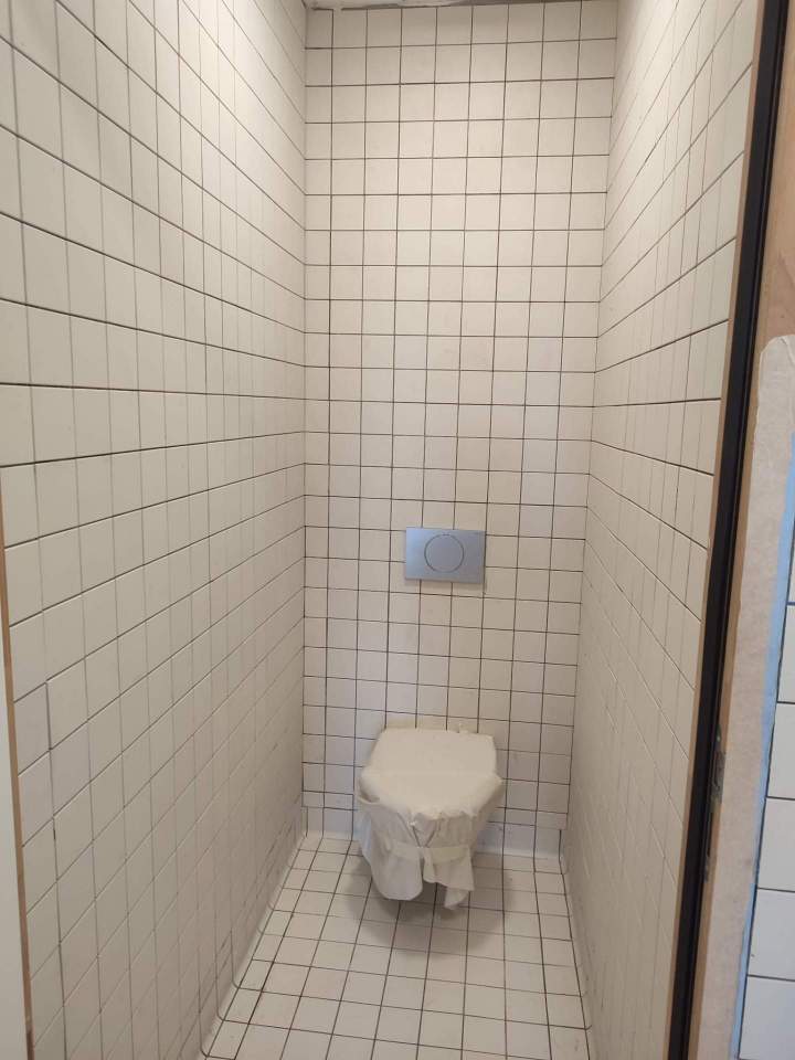 Habillage de toilettes individuelles en Île de France
