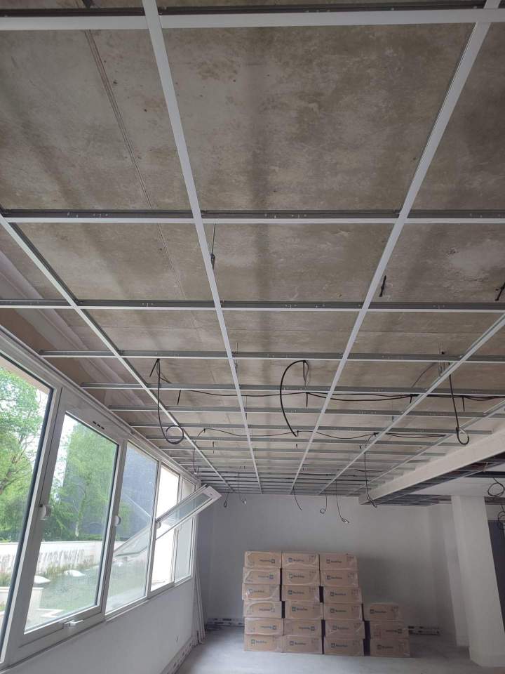 Installation de plafond métalliqueen Île de France