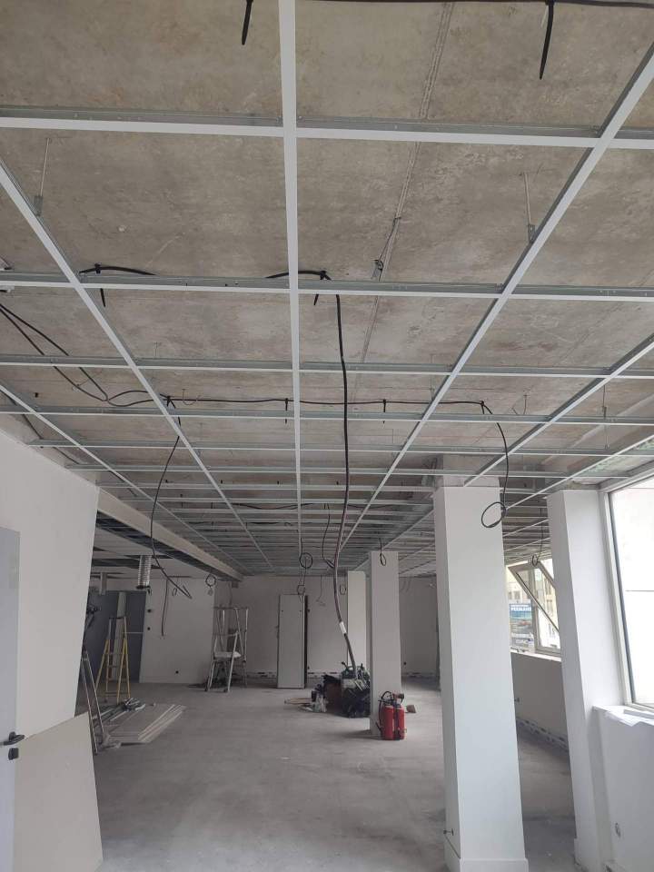 Ossature de plafond suspendu en Île de France