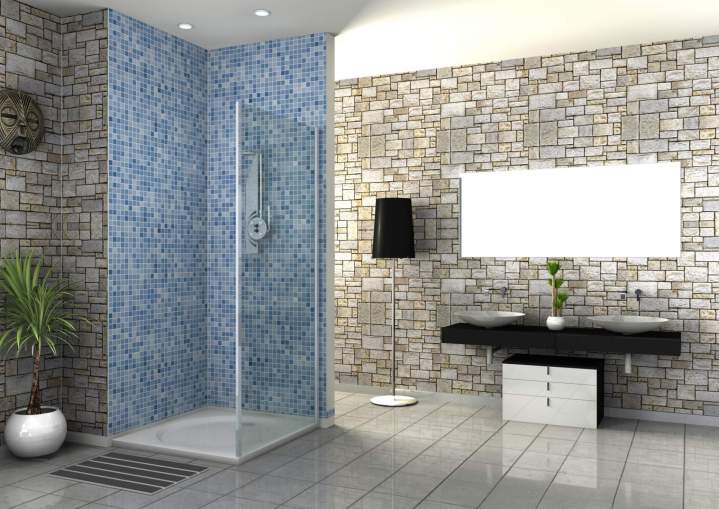 Une salle de bain élégante et fonctionnelle, récemment achevée, reflétant la qualité des finitions et le design moderne.