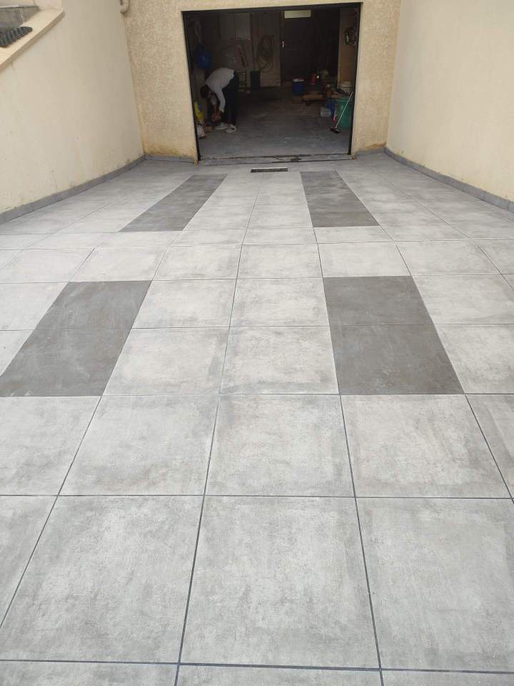 Allée de garage carrelée
